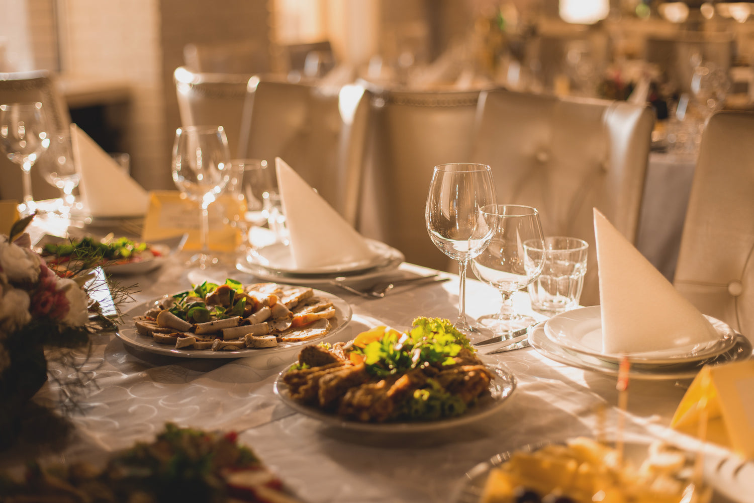 What should I wear to a wedding?